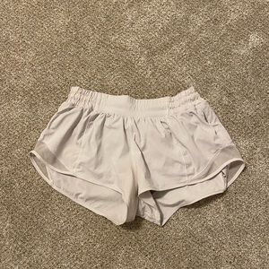 White Lululemon Hotty Hot Low Rise Shorts 2.5